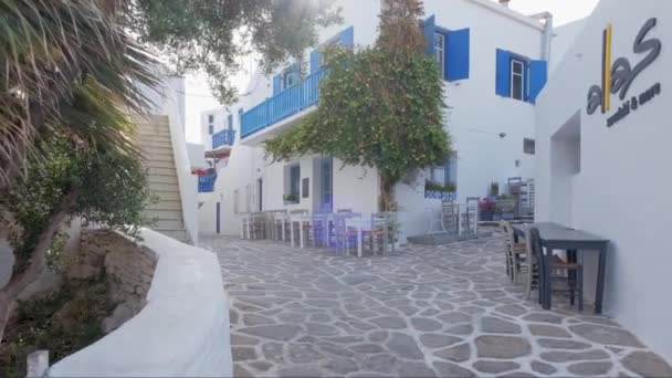 Naousa Greece Мая 2019 Года Прогулка Устойчивой Камерой Живописной Улице — стоковое видео