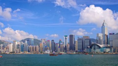 Hong Kong, Çin - 1 Mayıs 2018: günbatımında Victoria Limanı üzerindeki Hong Kong şehir merkezi gökdelenleri. Hong Kong, Çin