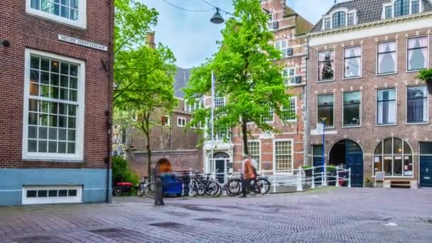 Delft Nederland Mei 2017 Timelapse Van Voetgangers Fietsen Mtraffic Oude — Stockvideo