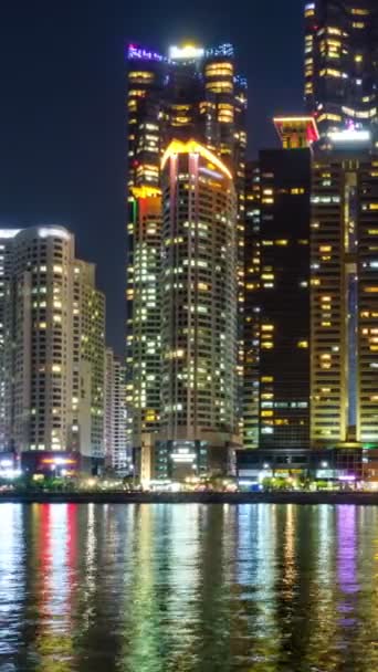 Timelapse Busan Marina Városi Felhőkarcolók Megvilágított Éjszaka Tükröződés Vízben Dél — Stock videók
