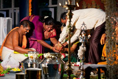 CHENNAI, Hindistan - 29 AĞUSTOS: Hindistan (Tamil) Geleneksel Düğün Töreni