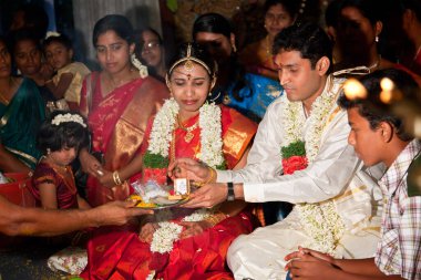 CHENNAI, Hindistan - 29 AĞUSTOS: Hindistan (Tamil) Geleneksel Düğün Töreni