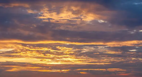 Красивый Драматический Пейзаж Заката Неба — стоковое фото