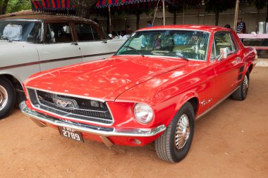 CHENNAI - INDIA - 24 Temmuz 2011: Ford Mustang (eski model otomobil), 24 Temmuz 2011 tarihinde Hindistan 'ın Chennai kentinde Egmore' da Madras Heritage Motoring Club 2011 mitingi hakkında