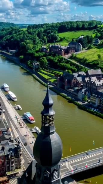 Zeitraffer Der Luftaufnahme Der Stadt Dinant Der Stiftskirche Notre Dame — Stockvideo