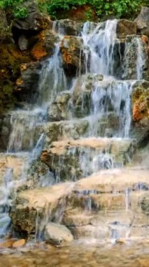 Küçük şelale akışı cascade. Seoul, Güney Kore