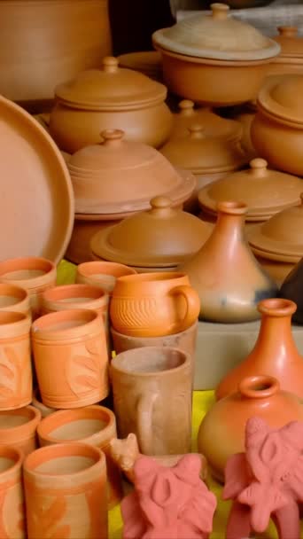 Exposição Mercado Rua Vasos Artesanais Cerâmica Produtos Lembranças Udaipur Rajasthan — Vídeo de Stock