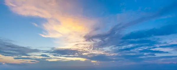 Krásné Dramatické Scénické Nebe Západ Slunce Pozadí Royalty Free Stock Obrázky