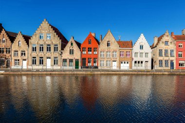 tipik Avrupa Avrupa cityscape görünümü - kanal ve Ortaçağ evleri. Bruges (brugge), Belçika