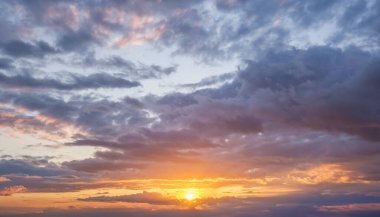 Güzel dramatik günbatımı arkaplanı