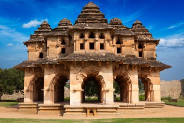 Kraliyet Merkezi 'nde Antik Lotus Mahal. Hampi, Karnataka, Hindistan