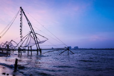 Kochi Çin file çorap günbatımı üzerinde. Fort kochin, kochi, kerala, Hindistan