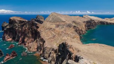 Madeira Adası manzaralı zaman çizelgesi Ponta do Sao Lourenco pelerini, Miradouro do Abismo bakış açısı. Madeira, Portekiz. Uzaklaştır
