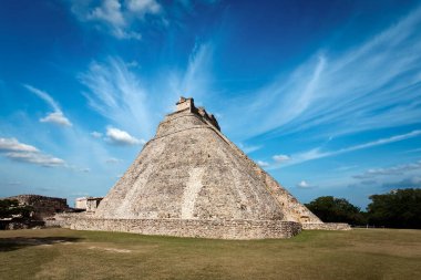 Uxmal, Meksika 'daki Sihirbaz El Adivino' nun Antik Maya piramidi