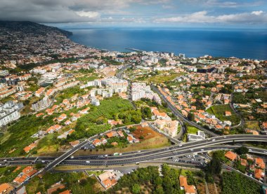 Portekiz 'in Madeira adasındaki Funchal kasabasının insansız hava aracı görüntüsü