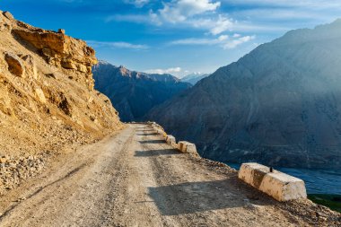 Yol Himalayalar Spiti Valley, Himachal Pradesh, Hindistan