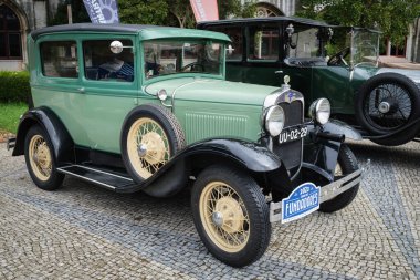 Lizbon, Portekiz - 15 Ekim 2023: Ford Model A Tudor Sedan klasik antika araba Corrida dos Fundadores klasik araba rallisi
