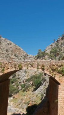 Yunanistan 'ın Girit adasındaki Chania bölgesinde, Akrotiri yarımadasındaki Avlaki vadisindeki terk edilmiş Katholiko manastırı kalıntıları. İzleme görüntüsü