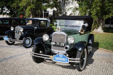 Lizbon, Portekiz - 15 Ekim 2023: Corrida dos Fundadores klasik araba rallisinde Chevrolet Capitol