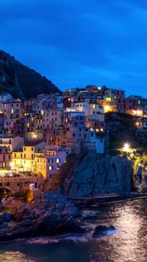 Cinque Terre Ulusal Parkı 'ndaki Manarola köyünün popüler turizm beldesi, UNESCO Dünya Mirasları Alanı, Liguria, İtalya