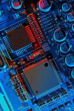 Elektronik devre kartı kapanıyor.