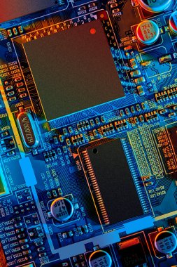 Elektronik devre kartı kapanıyor.