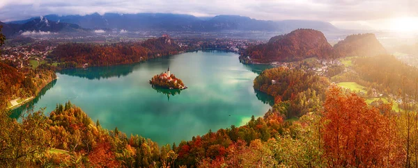 Flygfoto Panoramautsikt Över Kyrkan Antagande Sjön Bled Slovenien Aurumn Med — Stockfoto