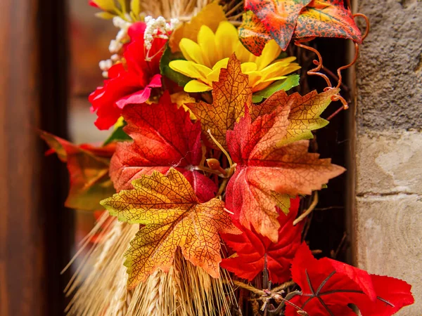 Yapay Dekoratif Sonbahar Yaprakları Tatil Mevsimsel Dekorasyon Arka Planı — Stok fotoğraf