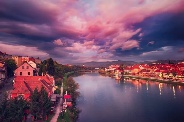 Prachtig Uitzicht Maribor Stad Slovenië Bij Zonsopgang Met Rivier Dramatische — Stockfoto