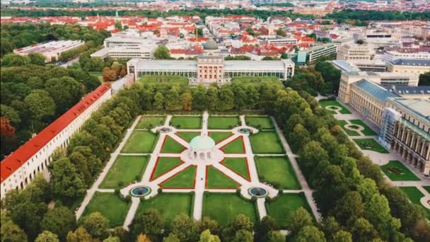 Ένα Όμορφο Συμμετρικό Πάρκο Hofgarten Στο Μόναχο Της Γερμανίας Ναό — Αρχείο Βίντεο