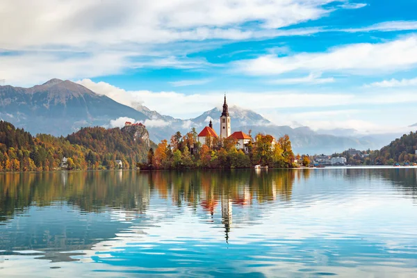 Eglise Assomption Lac Bled Slovénie Avec Ciel Bleu Nuages Automne — Photo