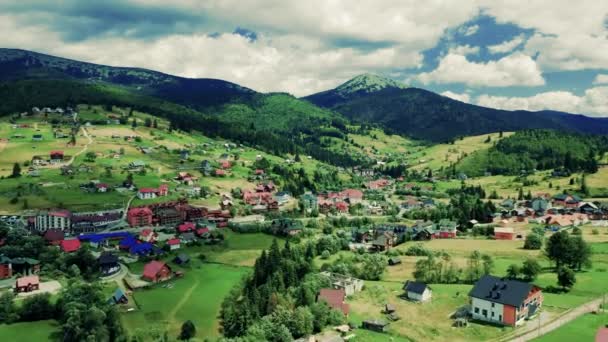 Повітряний Вид Села Буковель Карпатських Горах Ukraine Відео Дрона Літній — стокове відео