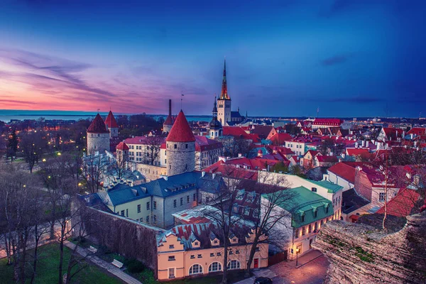 Uitzicht Europese Stad Tallinn Zonsondergang Reizen Outdoor Achtergrond — Stockfoto