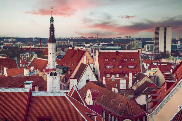 Blick Auf Die Europäische Stadt Tallinn Nach Sonnenuntergang Reise Hintergrund — Stockfoto