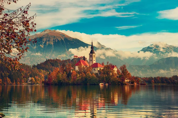 Eglise Assomption Lac Bled Slovénie Avec Ciel Bleu Nuages Automne — Photo
