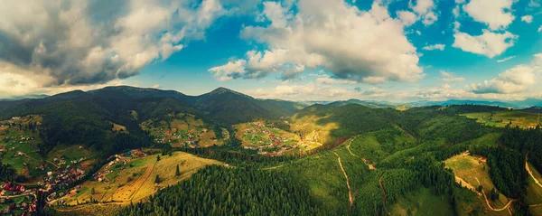 Karpaten Zomer Landschap Seizoensgebonden Natuurlijke Achtergrond Met Groene Heuvels Blauwe — Stockfoto
