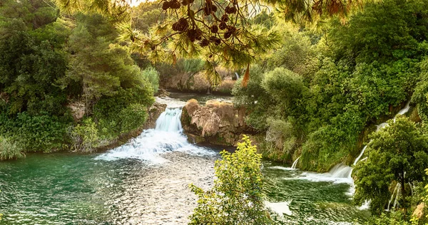 Panoramablick Auf Erstaunliche Wasserfälle Nationalpark Krka Kroatien Schöne Landschaft Reiseattraktion — Stockfoto