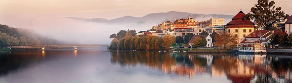 Schöne Aussicht Auf Maribor Slowenien Bei Sonnenaufgang Mit Fluss Und — Stockfoto