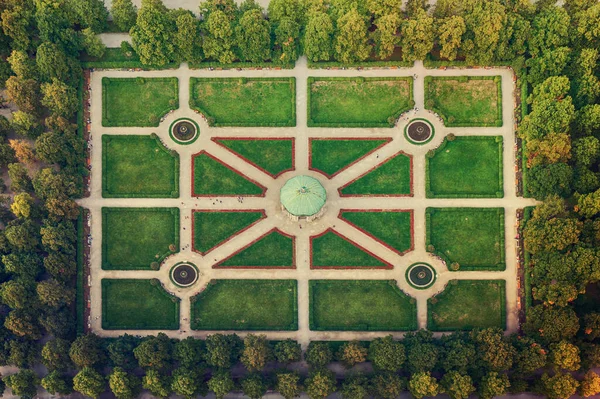 Чудовий Симетричний Парк Гофгартен Мюнхені Німеччина Храмом Діани Центрі Вид — стокове фото