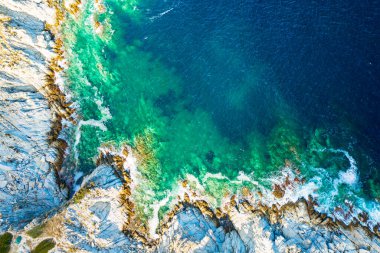 Halkidiki, Sitonia Above, Yunanistan 'dan. Yaz tatili geçmişi. Kopyalama alanı ile çerçeve. Taşlı soyut manzara