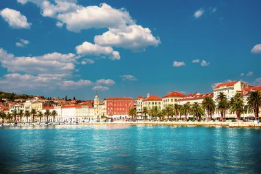 Hırvatistan 'ın Split seti manzaralı. Seyahat yeri konsepti, yaz turistik geçmişi