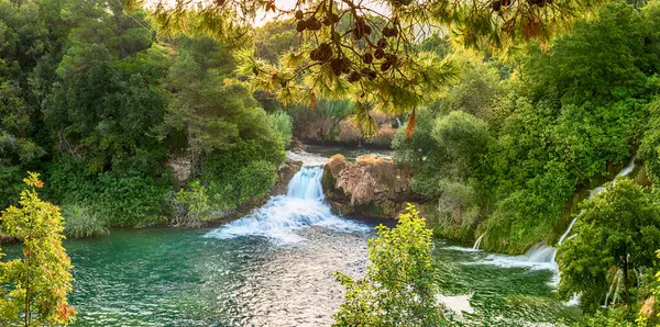 Panorámás Kilátás Csodálatos Vízesések Krka Nemzeti Park Horvátországban Gyönyörű Táj — Stock Fotó