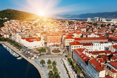 Hırvatistan 'ın Split kentinin yukarıdan görünüşü, antik kent, tatil beldeleri kavramı, mevsimlik yaz arkaplanı
