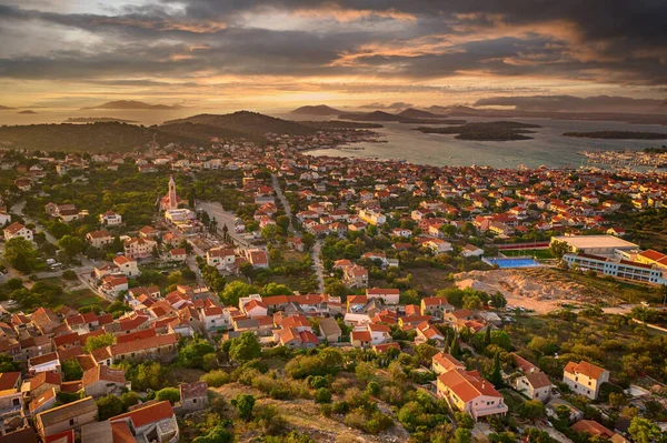 Zadar 'ın eski kasaba ve deniz manzarası. Zadar, Hırvatistan. Seyahat yerleri, tatil geçmişi. Yukarıdan görüntüle.