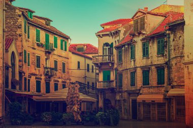 Hırvatistan 'ın Split kentindeki eski meyve meydanı Diolectians Sarayı, UNESCO mirası. Seyahat güzergahı geçmişi. Dalmaçya.