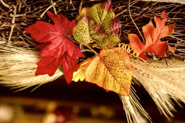 Künstliche Dekorative Herbstblätter Urlaub Saisonale Dekorationen Hintergrund Stockbild