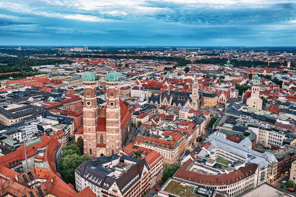 Die Berühmte Frauenkirche München Blick Von Oben Auf Das Berühmte lizenzfreie Stockfotos