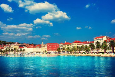 Hırvatistan 'ın Split seti manzaralı. Seyahat yeri konsepti, yaz turistik geçmişi