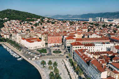 Hırvatistan 'ın Split kentinin yukarıdan görünüşü, antik kent, tatil beldeleri kavramı, mevsimlik yaz arkaplanı