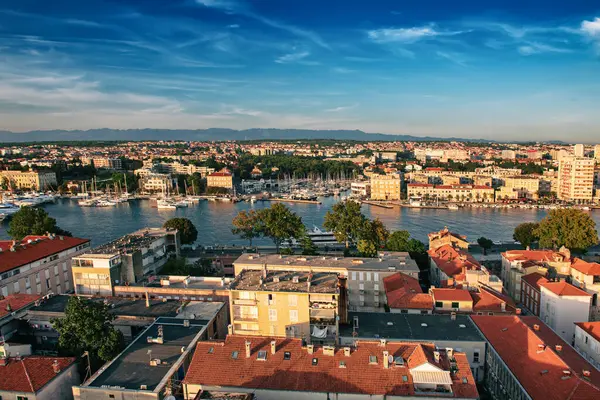 Zadar 'ın eski kasaba ve deniz manzarası. Zadar, Hırvatistan. Seyahat yerleri, tatil geçmişi. Yukarıdan görüntüle.